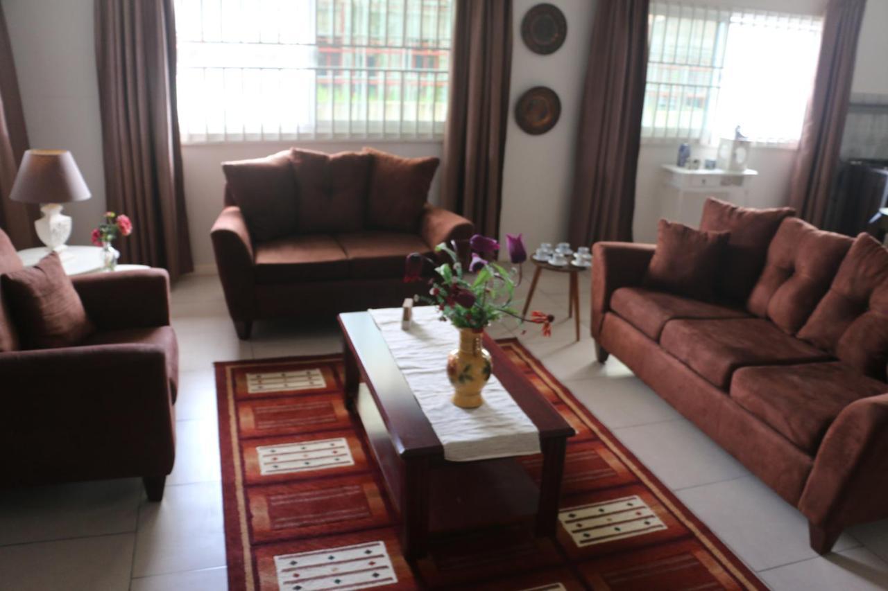 Dubbel Woonhuis Selderiestraat ปารามารีโบ ภายนอก รูปภาพ