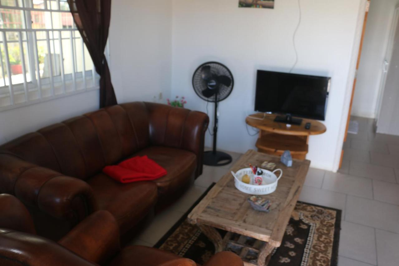 Dubbel Woonhuis Selderiestraat ปารามารีโบ ภายนอก รูปภาพ